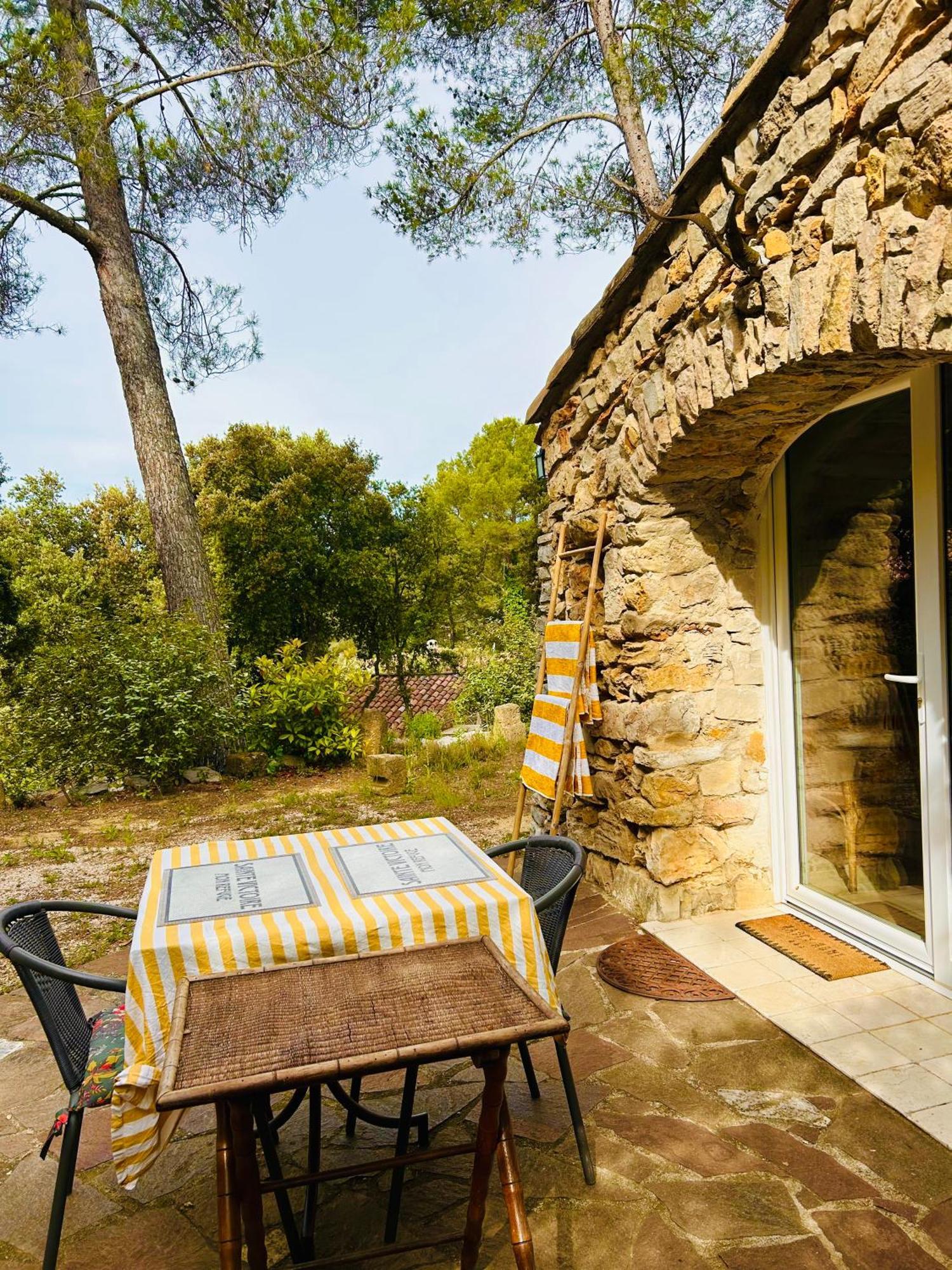 Hotel Les Cabanons Sainte Victoire Zewnętrze zdjęcie